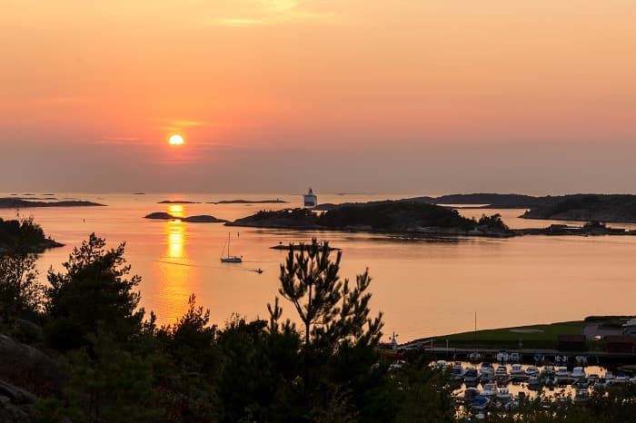 Wanderweg an der Küste bei Strömstad in Bohuslän