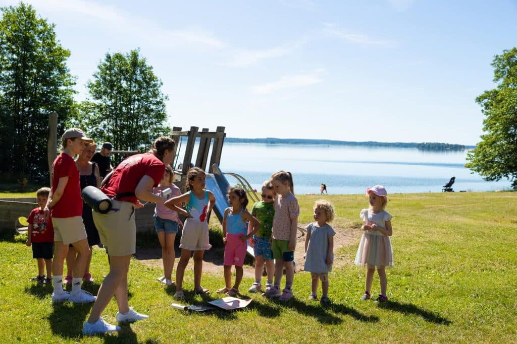 First Camp Kolmården – Norrköping – camping nära djurpark och Bråviken med stugor och naturnära upplevelser.