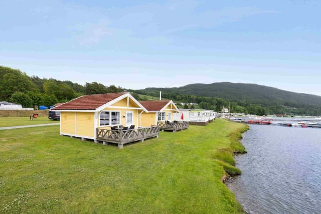 Strandhytta - stuga i norsjö - exteriör