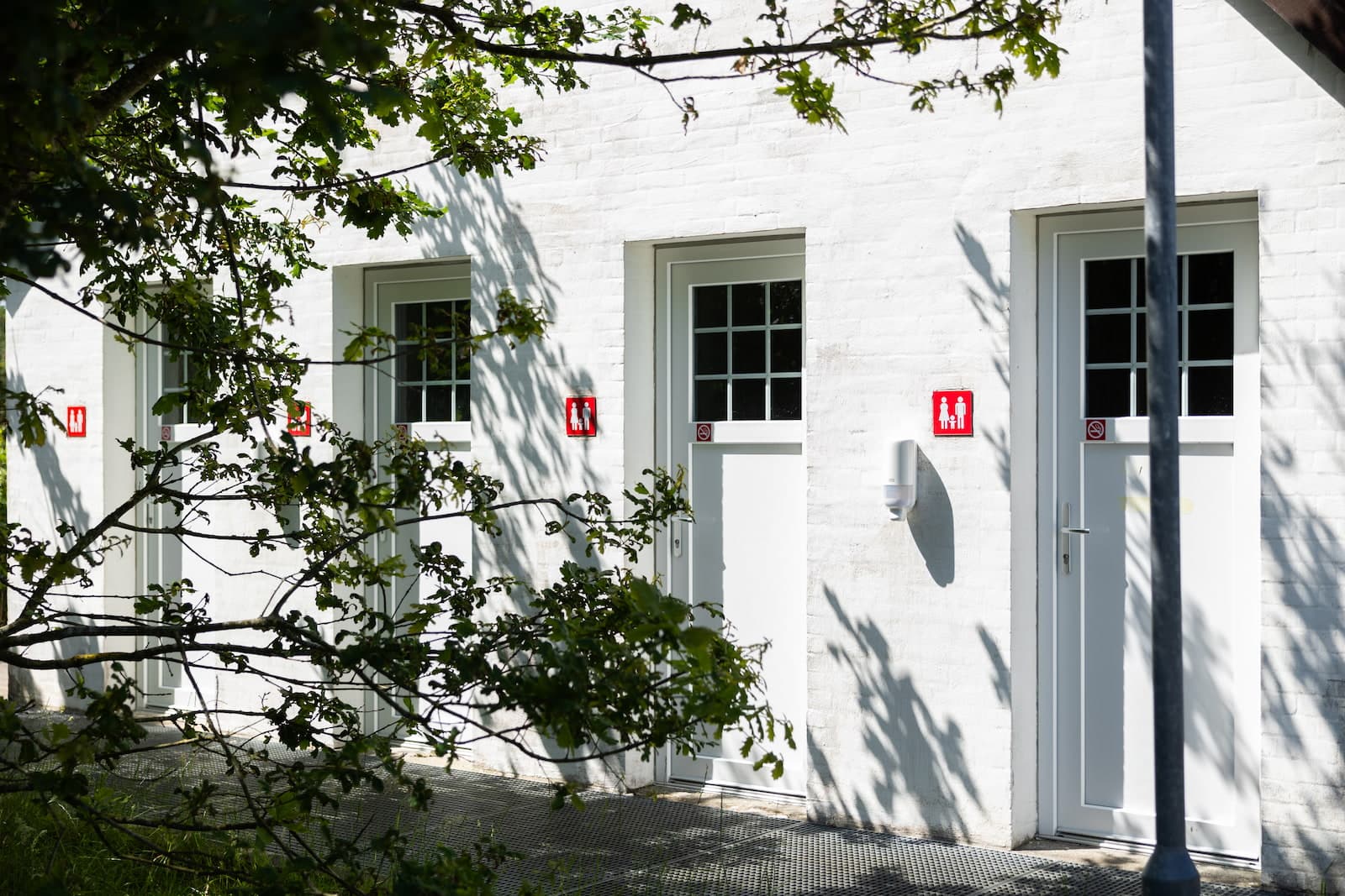 Service building with showers and kitchen at First Camp Klim Strand – Nordvestkysten