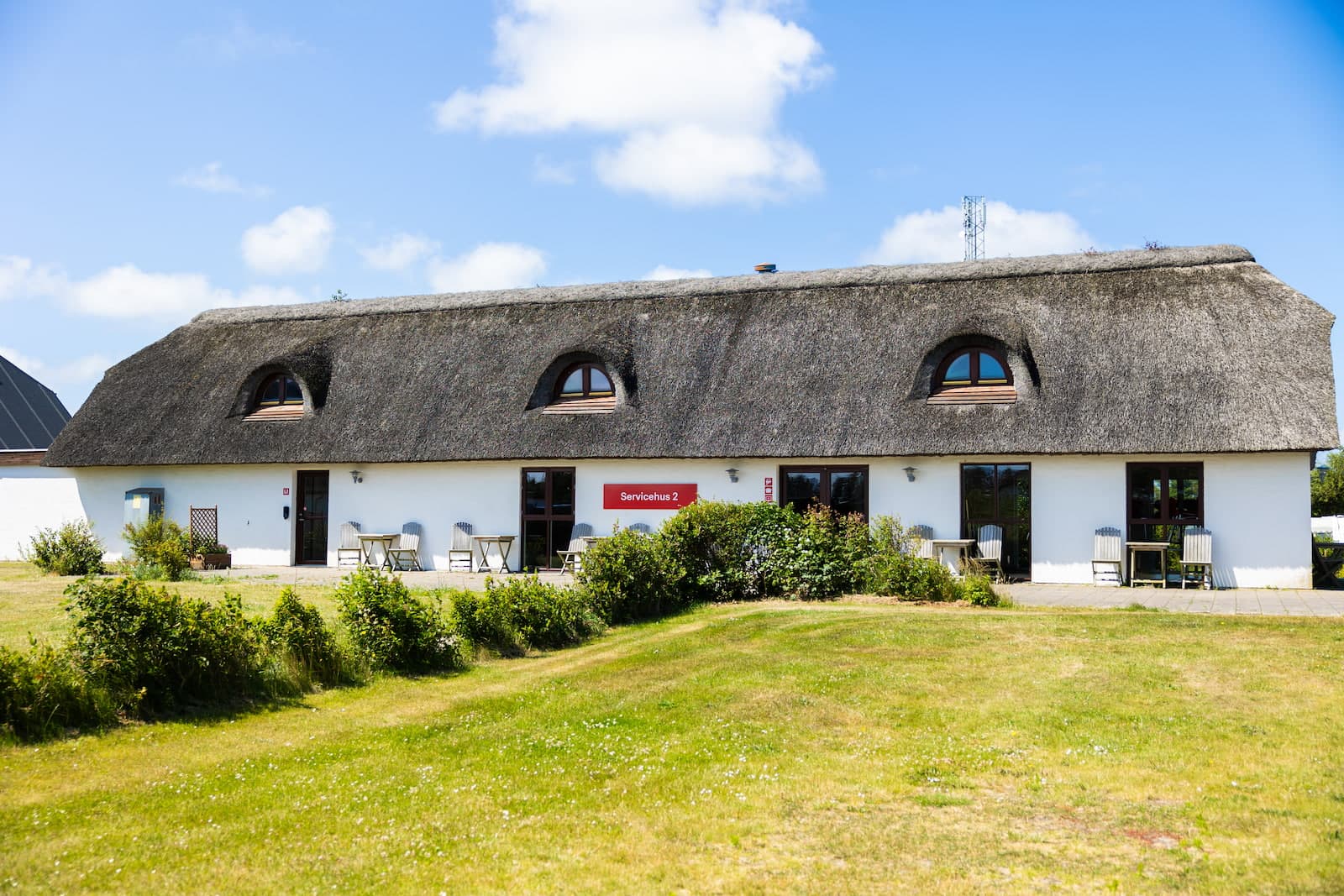 Service building with dog wash at First Camp Klim Strand – Nordvestkysten