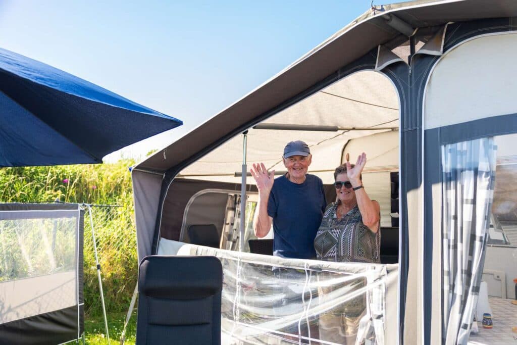 Glade sæsongæster nyder campinglivet på Lakolk Strand – Rømø camping