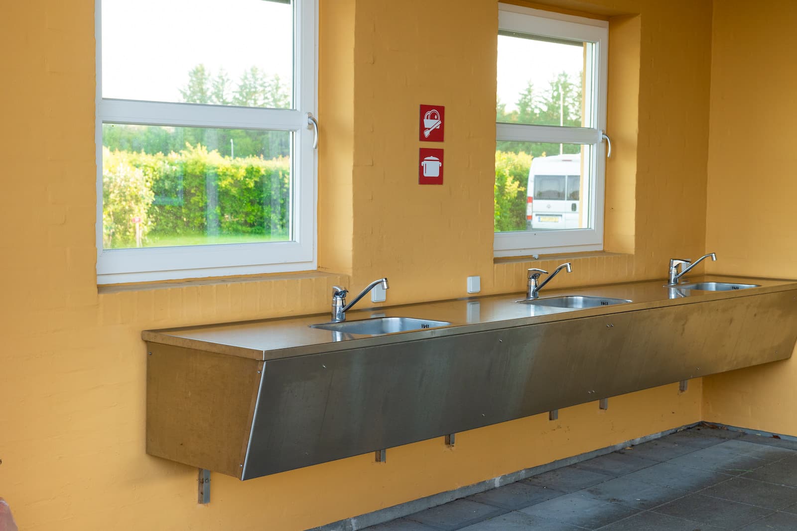 Modern service facilities at First Camp Råbjerg Mile in Skagen