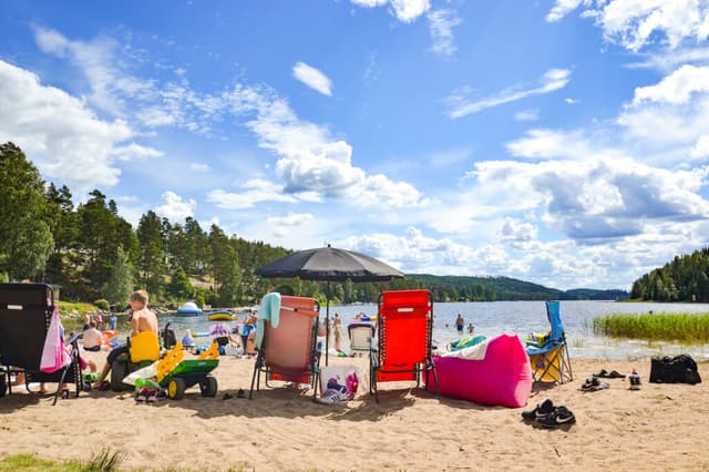 Strand på camping i Värmland, välkommen till Sommarvik - Årjäng