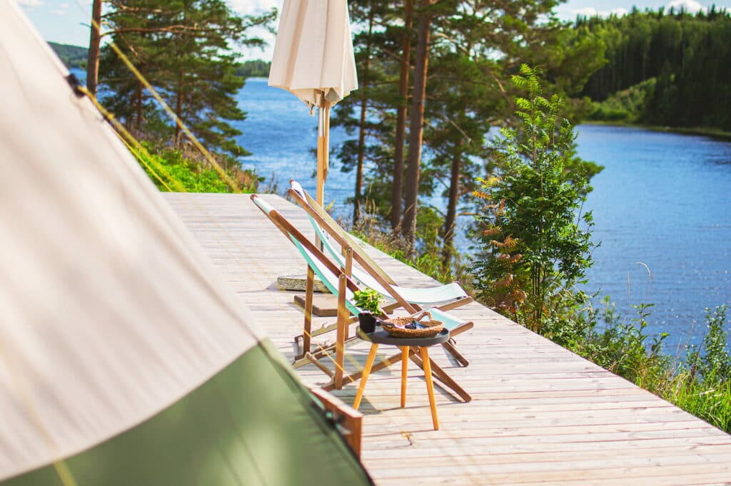 Altan för Glampingtält i naturskön miljö, på Sommarvik i Värmland.